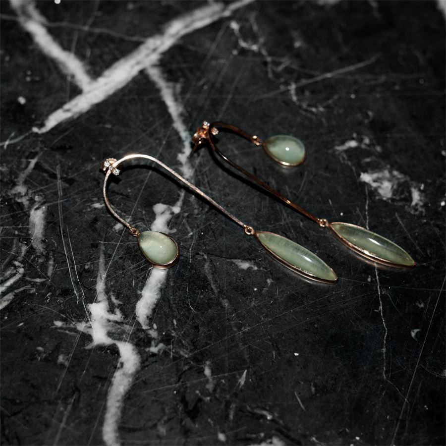 Curved 'Amo' earrings  AURUM | OR AMO CRV LAU9R AGT VD CT 0,08